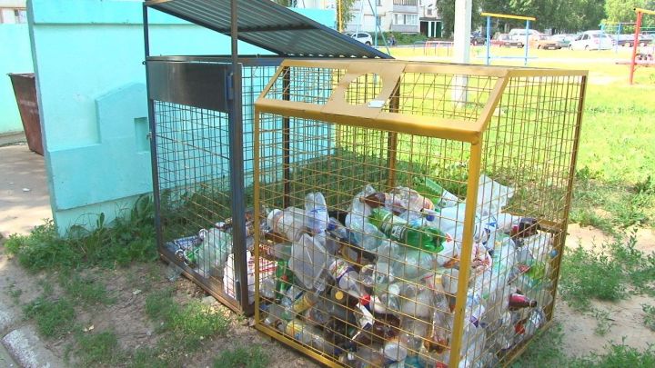 В Зеленодольске ставят контейнеры  для пластиковых бутылок