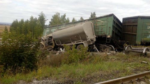 В Татарстане автоцистерна протаранила грузовой состав
