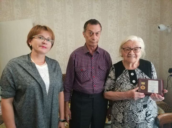 «75 лет Победы в Сталинградской битве»: зеленодольским ветеранам вручили награды