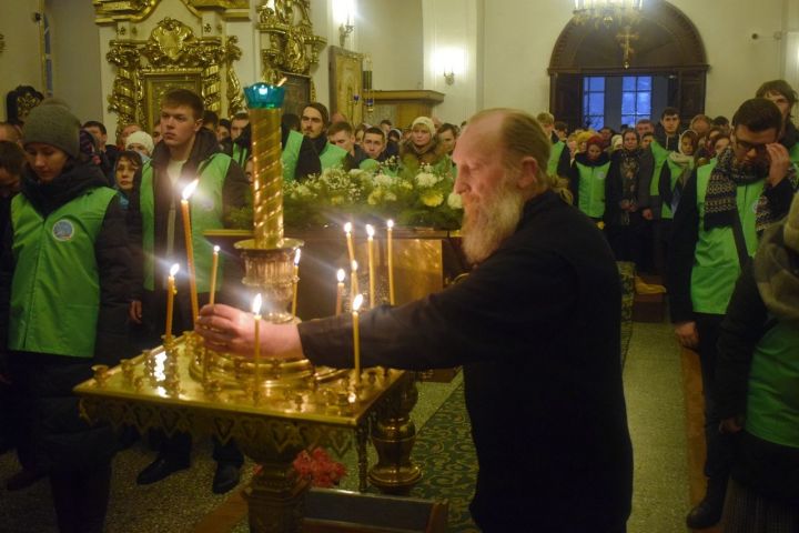 Раифский монастырь опубликовал фотографии с праздничной божественной литургии, возглавил которую Владыка Феофан