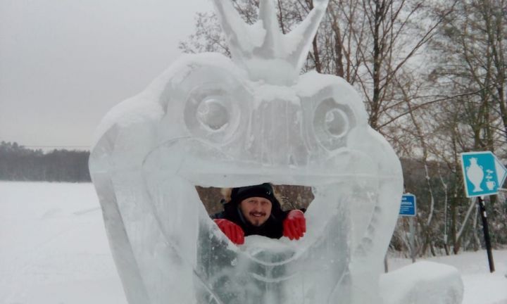 Раифская лягушка стала первой фигурой ледового городка