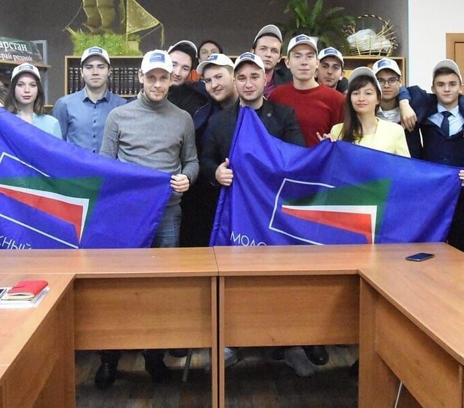 У Молодежного парламента Зеленодольского района появился флаг