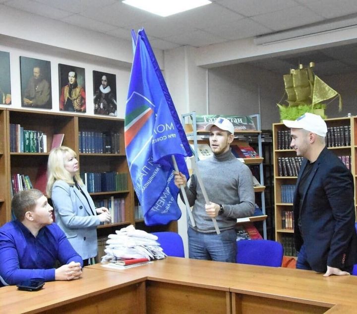 У Молодежного парламента Зеленодольского района появился флаг