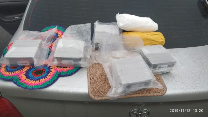 Сотрудники Управления ГИБДД МВД по РТ задержали женщину, перевозившую более 5,5 кг наркотиков