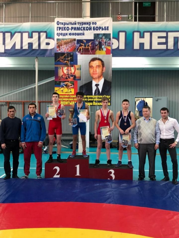 Зеленодольский борец вернулся из Димитровграда с золотой медалью