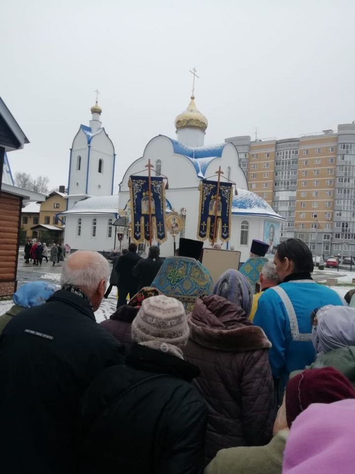 Фоторепортаж: Православные Зеленодольска отмечают день особого почитания Казанской иконы Божией Матери