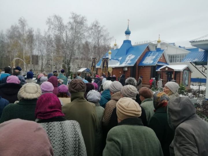 Фоторепортаж: Православные Зеленодольска отмечают день особого почитания Казанской иконы Божией Матери