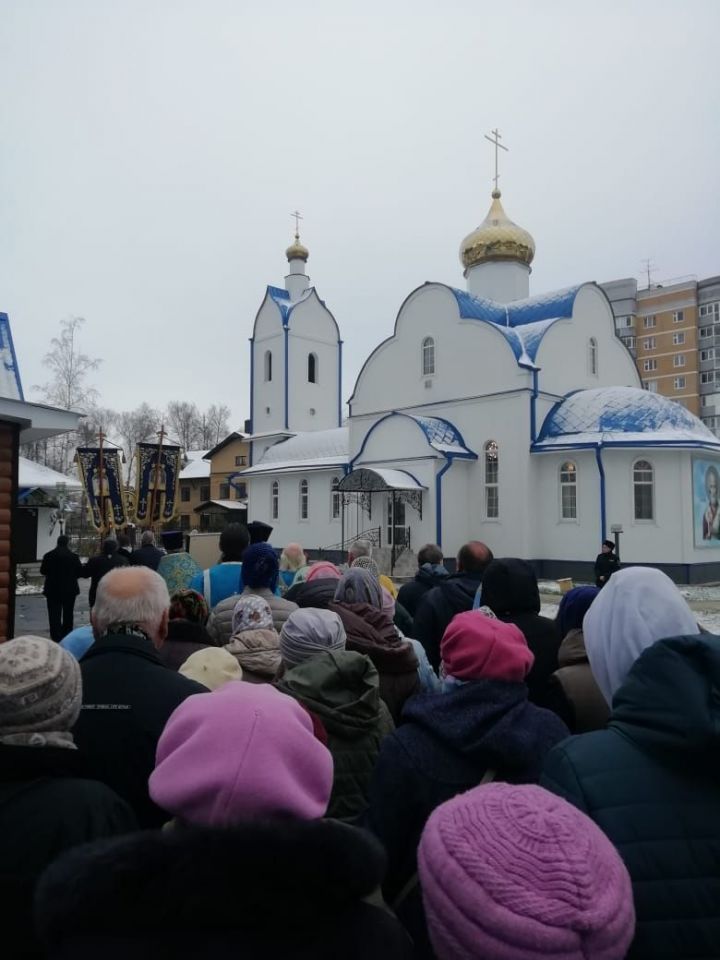 Фоторепортаж: Православные Зеленодольска отмечают день особого почитания Казанской иконы Божией Матери