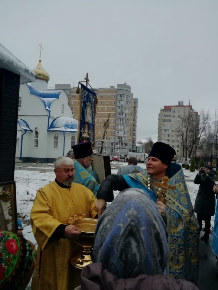 Фоторепортаж: Православные Зеленодольска отмечают день особого почитания Казанской иконы Божией Матери