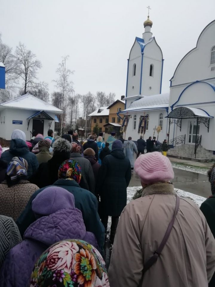 Фоторепортаж: Православные Зеленодольска отмечают день особого почитания Казанской иконы Божией Матери