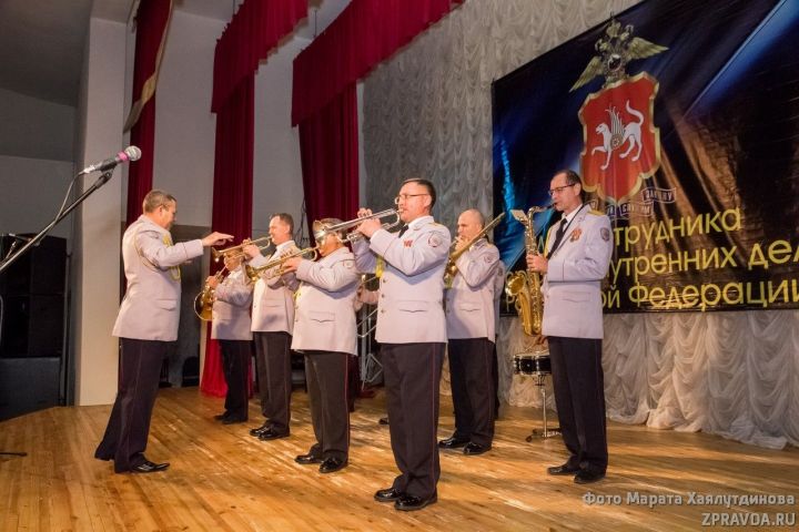 В Зеленодольске День сотрудников органов внутренних дел отметили на сцене Музыкальной школы