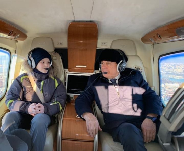 Минниханов подарил мальчику полет на вертолете и поздравил с Новым годом отличников учебы