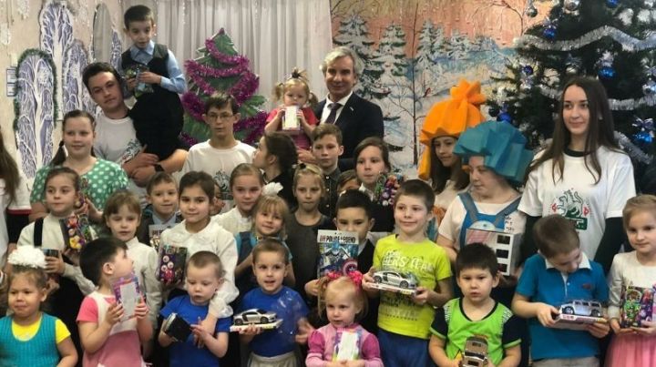Ирек Зиннуров провёл приём граждан в Осиново и посетил социальный приют «Гнёздышко»