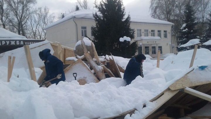 "Конструкция не выдержала снежного покрова": Стало известно, что будет с фонтаном на улице Ленина