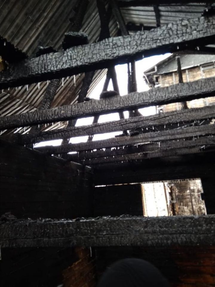 В Зеленодольске из-за пожара семья с двумя детьми осталась без крыши над головой