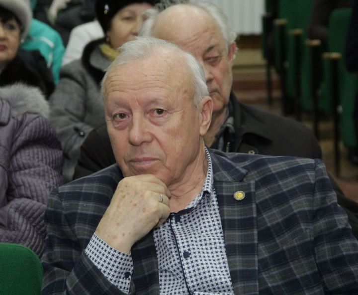 Рустам Минниханов объявил благодарность ветерану труда, зеленодольцу Макки Вазетдиновичу Бадретдинову