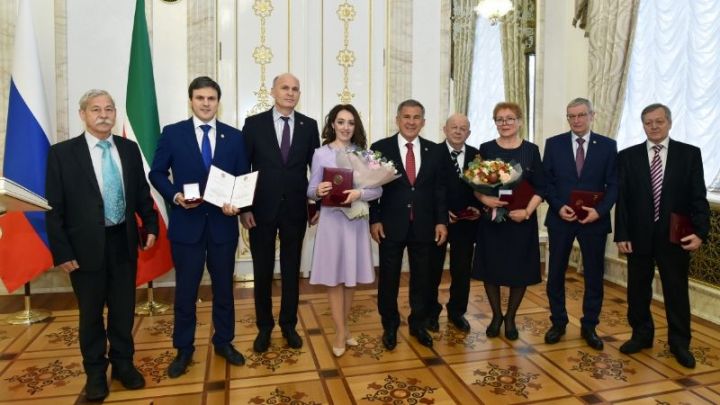 Рустам Минниханов вручил государственные премии Республики Татарстан в области науки и техники