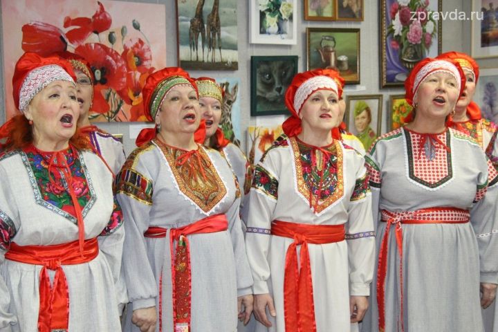 Выставка работ студии "Акварель" открылась в ДК "Горького"