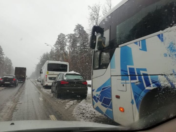 Последствия снегопада в Татарстане: задержки авиарейсов, массовые ДТП и десятибалльные пробки