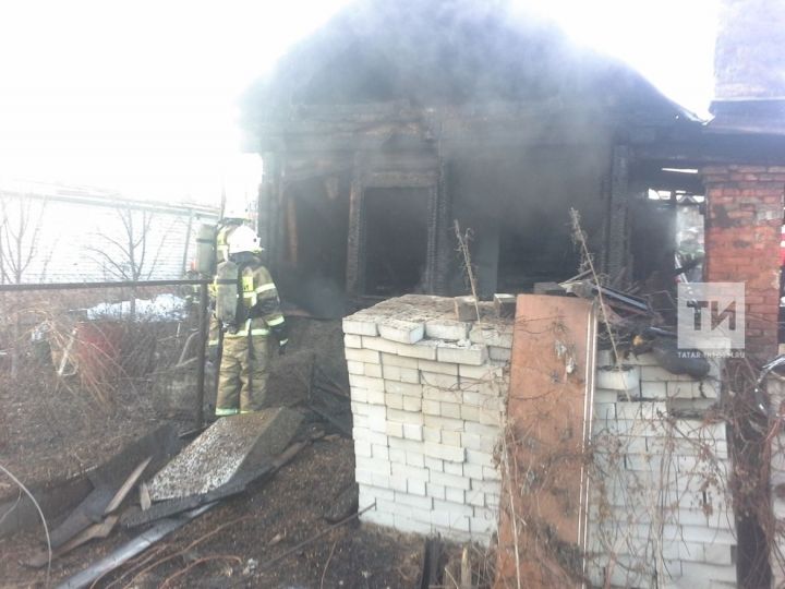 Житель Зеленодольска госпитализирован с ожогами 90% тела после пожара в частном доме