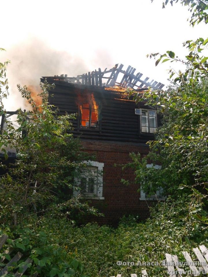В Зеленодольске потушили загоревшийся дом в "Полукамушках"