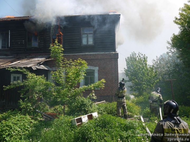 В Зеленодольске потушили загоревшийся дом в "Полукамушках"