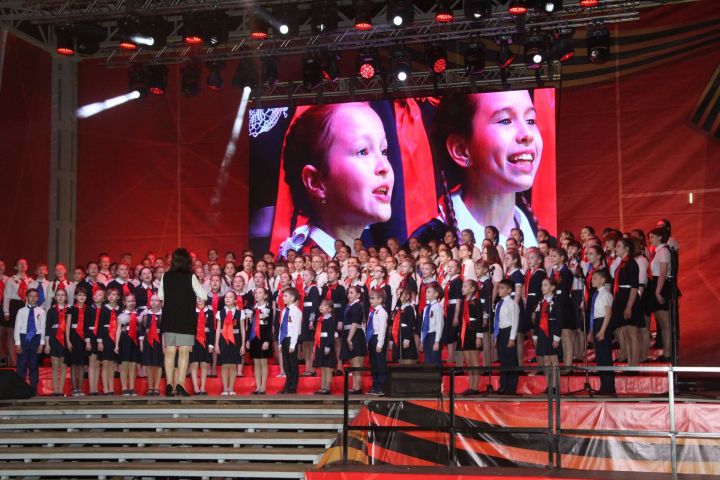 "Поющий май-2019": Фестиваль хоров в Зеленодольске получился зрелищным и ярким