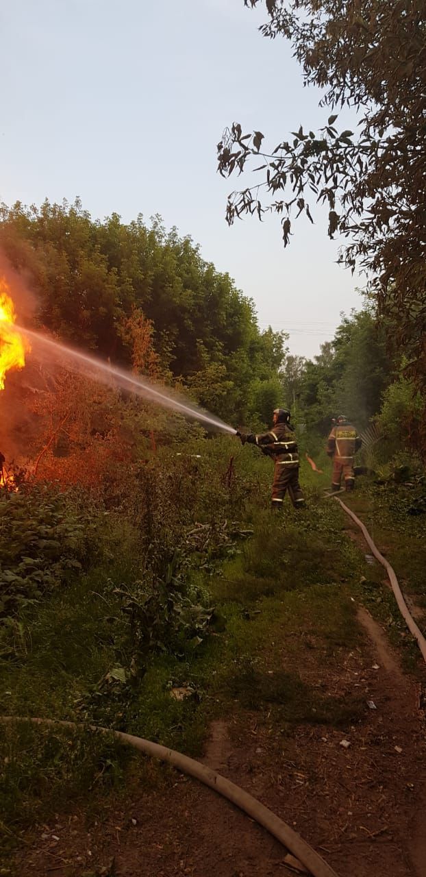 Фото: Очередной пожар в "Полукамушках"!