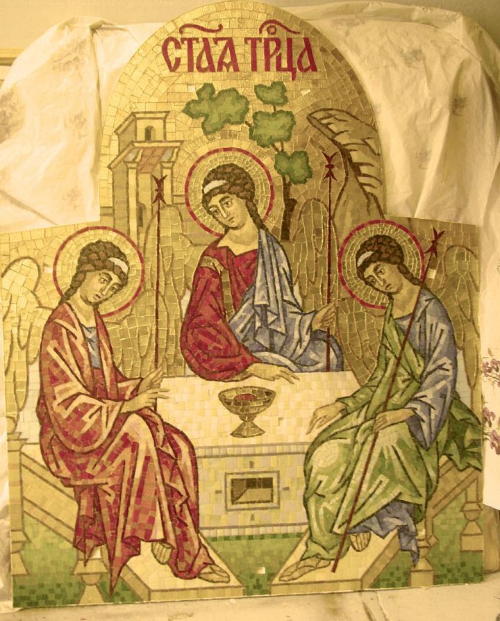 В День Святой Троицы в Раифском монастыре устанавливаются три новые иконы «Святая Троица»
