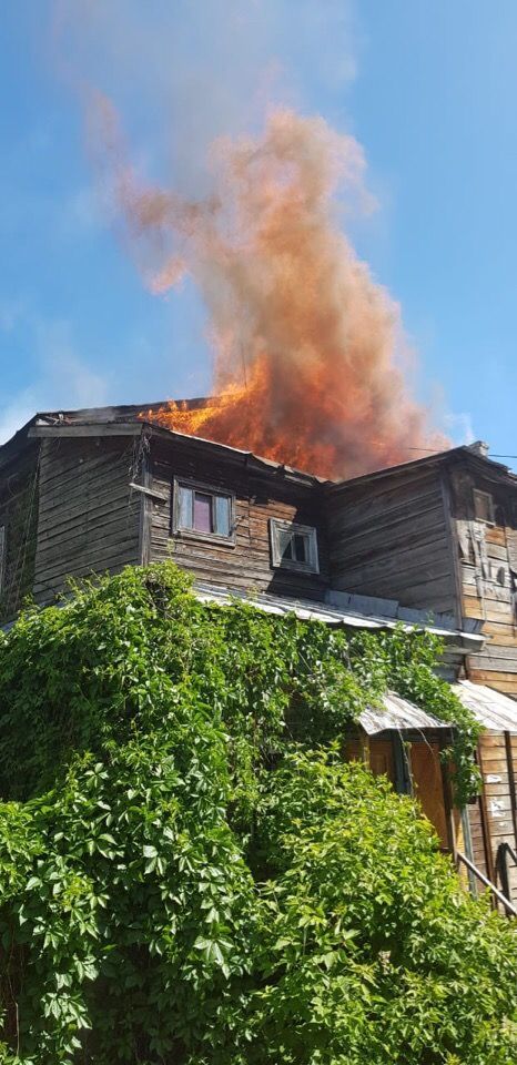 Третий пожар за неделю в одном районе Зеленодольска - "Полукамушках"