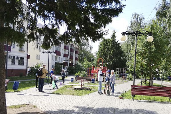 В рамках проекта «Улицы героев» зеленодольцы привели в порядок городской сквер