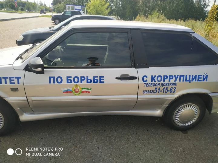 В Татарстане водитель замаскировал свое авто под оперативную машину