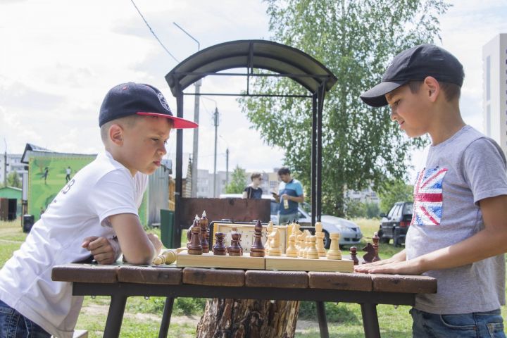 Фото: Турнир по шахматам под открытым небом на Майдане
