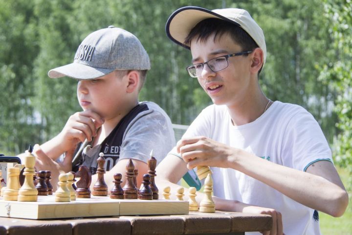 Фото: Турнир по шахматам под открытым небом на Майдане
