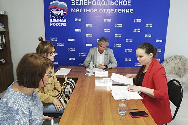 Депутат Ирек Зиннуров провел личный прием граждан в Зеленодольске