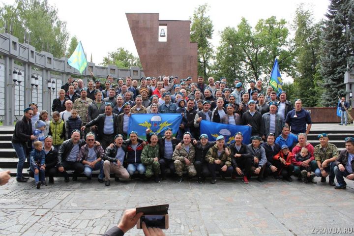 В День ВДВ зеленодольские десантники по традиции собрались в Парке и отметили свой праздник