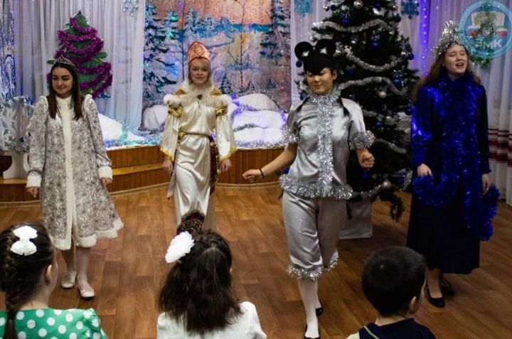 Старый Новый год прошёл для детей приюта "Гнёздышко" вместе с живой сказкой