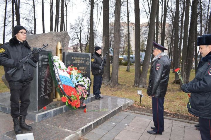 В Зеленодольске сотрудники полиции почтили память погибших коллег