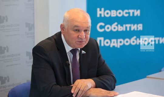 Депутат Госдумы Ильдар Гильмутдинов оформил подписку на местную газету работникам ковидного госпиталя