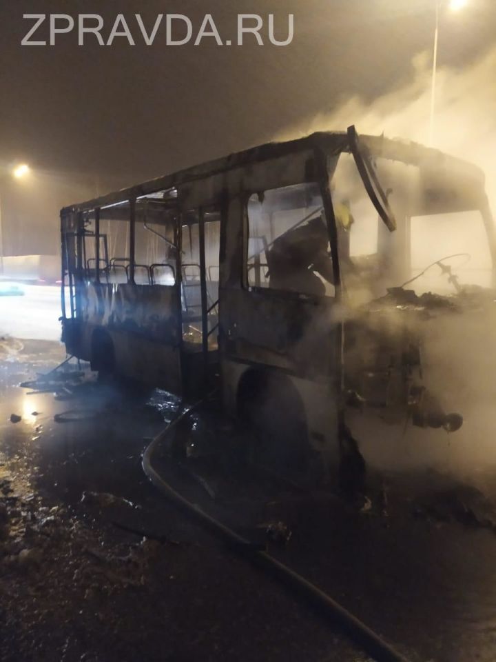 На трассе сгорел рейсовый автобус, следовавший по маршруту Васильево - Казань