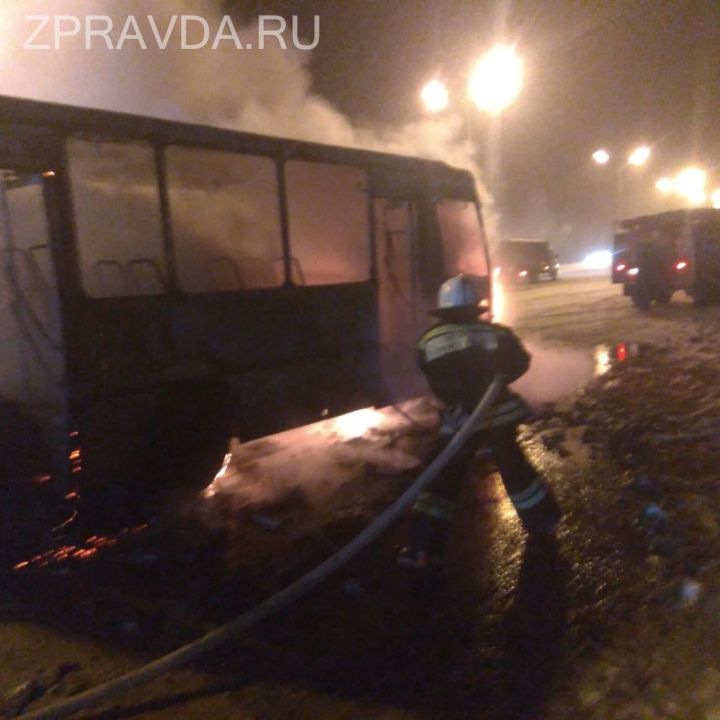 На трассе сгорел рейсовый автобус, следовавший по маршруту Васильево - Казань