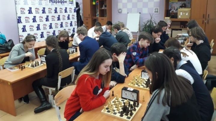 Ученики 9-11 классов в Зеленодольске приняли участие в шахматном марафоне