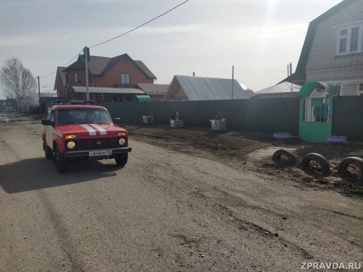 «Оставайтесь дома!»: автомобили пожарно-спасательных частей курируют по улицам Зеленодольска