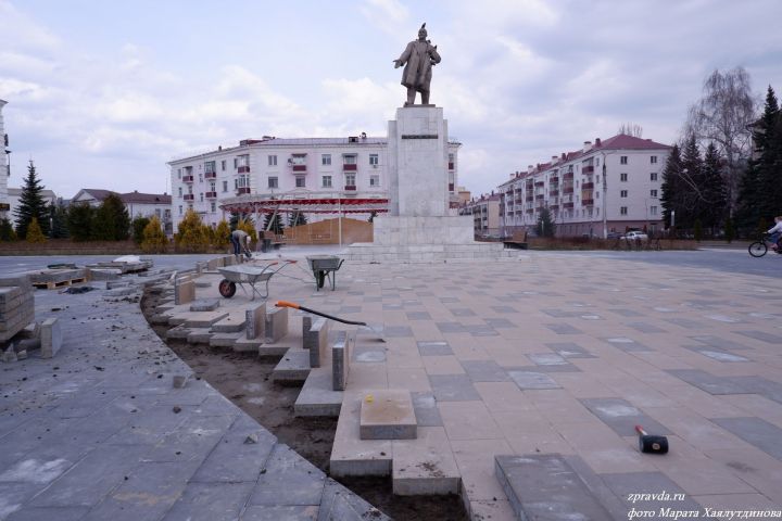 В Зеленодольске на площади возле ДК "Родина" ведутся ремонтные работы