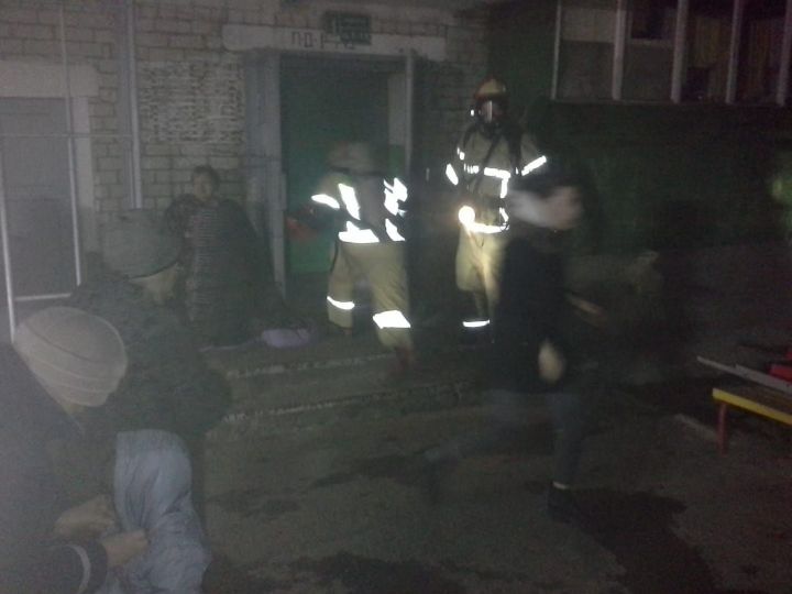 На ночном пожаре в Зеленодольске спасён 31 человек
