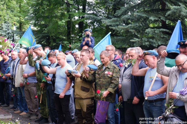 Зеленодольские десантники в День ВДВ по традиции собрались в Парке и отметили свой праздник