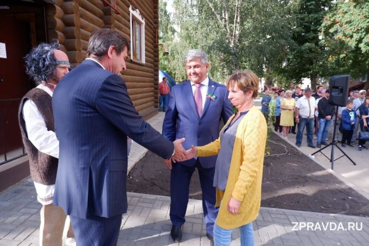 Жителям Полукамушек дали ключи от квартир