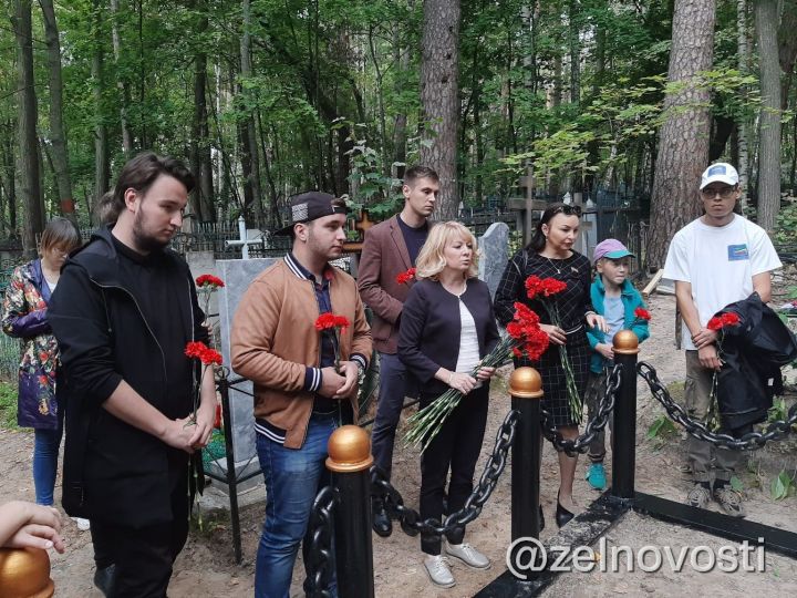 В Зеленодольске на могиле Героя Советского Союза Ивана Засорина установили новый памятник