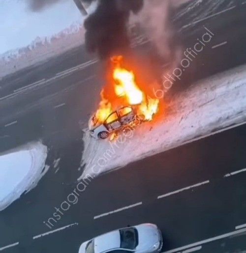 В Казани на ходу загорелось авто: водитель успел выбраться через окно