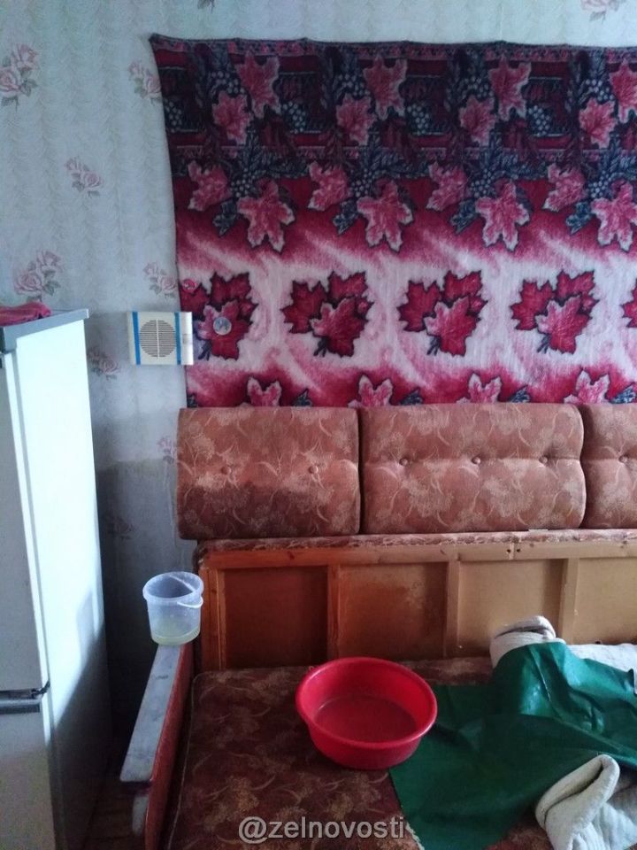Сигнал бедствия: в доме на ул. Ленина, 70 топит квартиру, в которой живет одинокая старушка